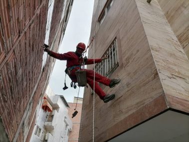 تمیز کردن نمای ساختمان